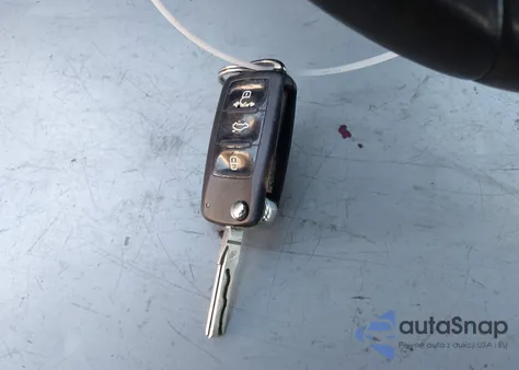 2014 Volkswagen Passat 1.8T Wolfsburg Edition z USA, uszkodzony, nr VIN 1VWAT7A35EC044821